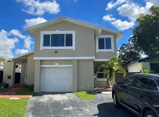 990 NW 106th Avenue Cir, Miami, FL 33172