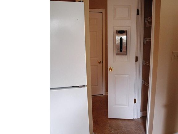 4th image of 1024 Heather Ln