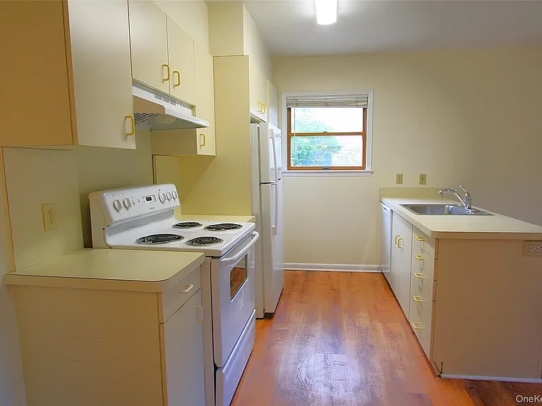 3115 Albany Post Rd #2 — Photo 6
