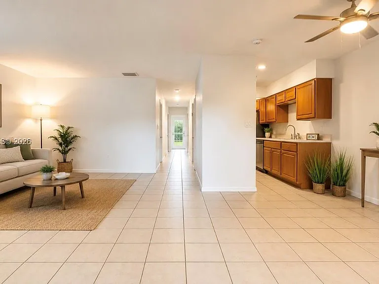 953 SW 16th St — Photo 4