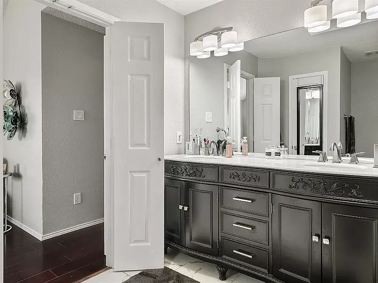 2956 S Bend Dr — Photo 9