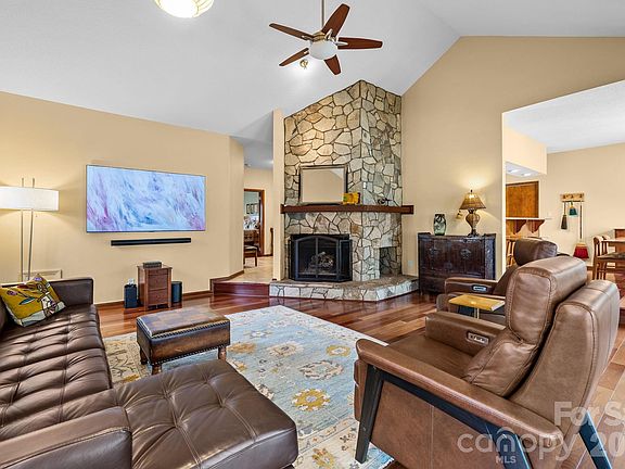 5th image of 14558 Harbor Estate Rd