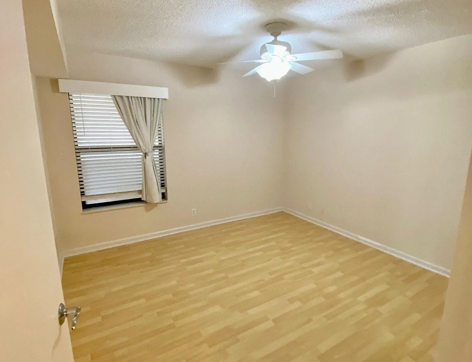 2 bed, 2.0 bath, 1230 sqft, $2,450 — Photo 2