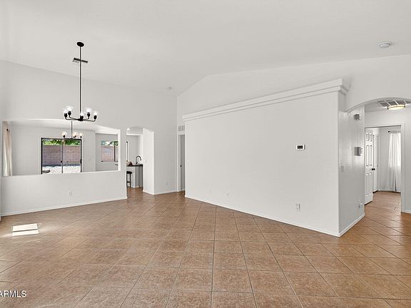 4th image of 3241 W HUNTINGTON Drive