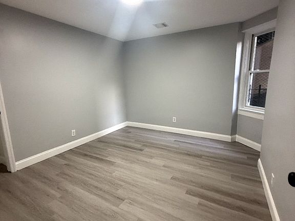 2nd image of 96 Eaton Pl #R2