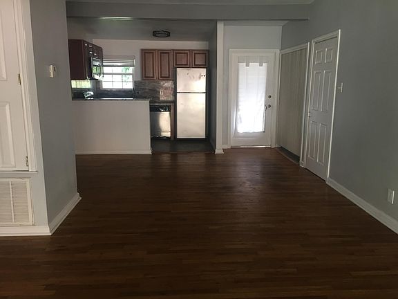 4th image of 230 Emporia Blvd