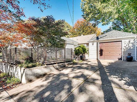 Detached garage