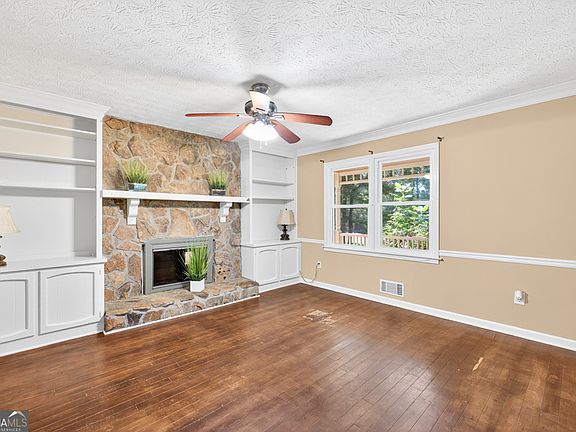 5th image of 262 Harmony Grove Rd