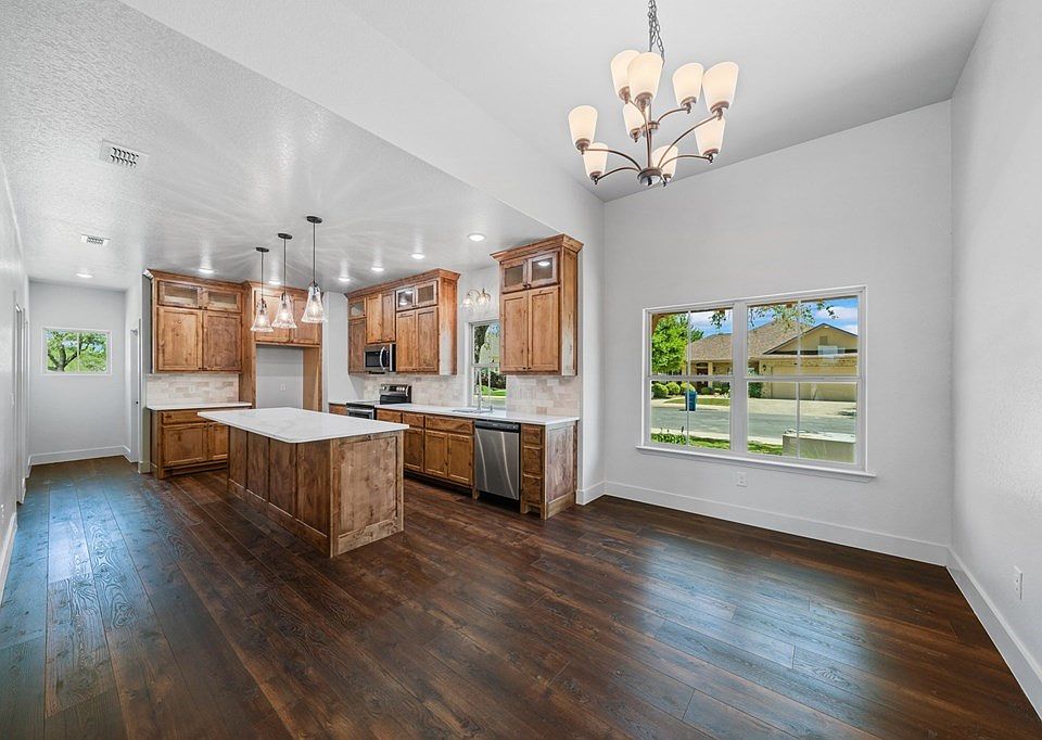 2nd image of 1802 Chalet Cir