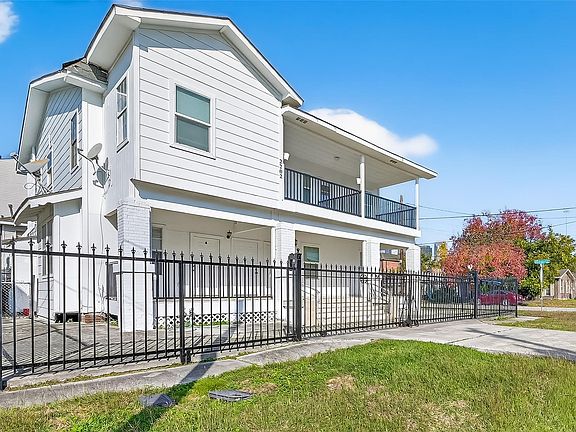 3rd image of 2202 Hutchins St APT A