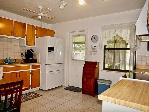 5th image of 722 Meadow St