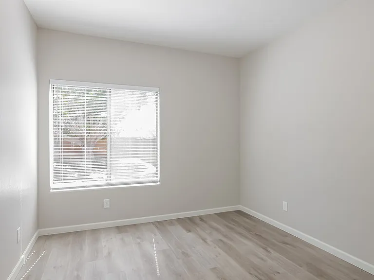 1211 E Winter Dr — Photo 12