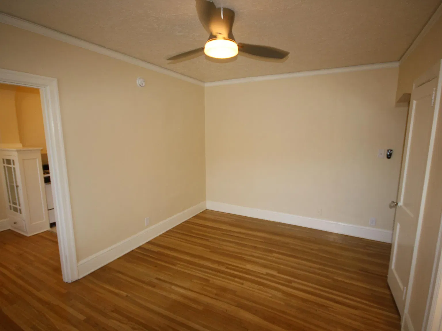 Studio, 330 sqft, $1,180 — Photo 3