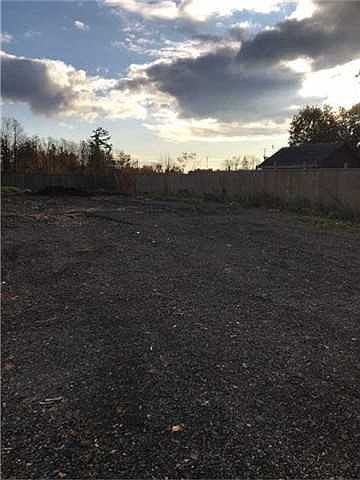 2nd image of 10819 Jane St