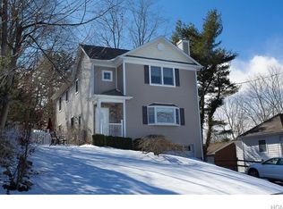 4 Brentwood Dr, Pleasantville, NY 10570