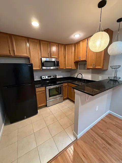 2 bed, 976 sqft, $3,050 — Photo 4
