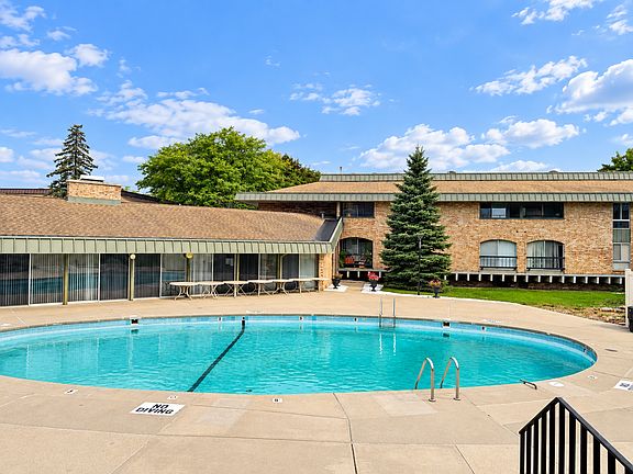 3rd image of 4000 W Rivers Edge Cir Unit 21
