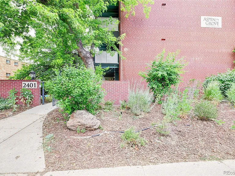 2401 S Gaylord St #305 — Photo 10