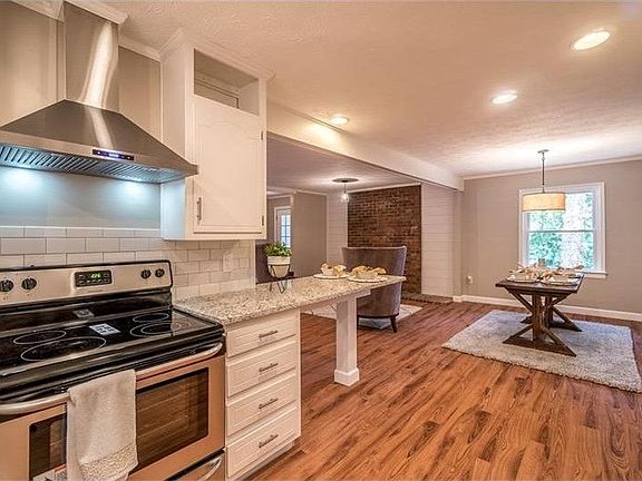 3rd image of 1463 W Lake Dr