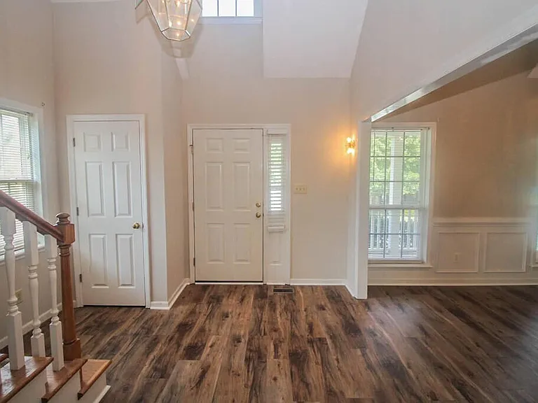 246 Farmington Dr W — Photo 5