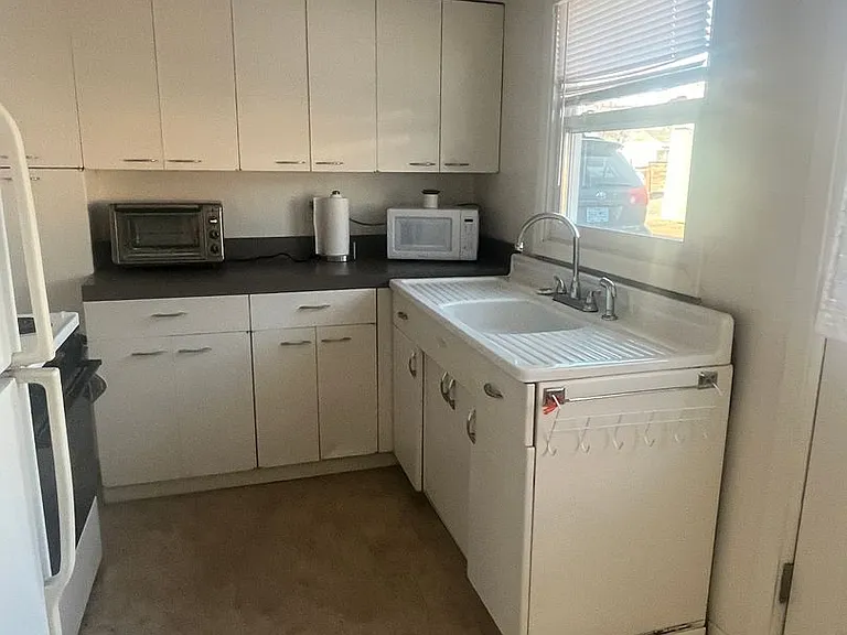 130 SW Canyon Dr — Photo 5
