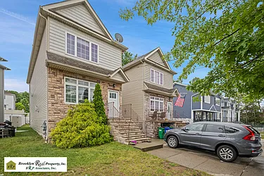 32 Wild Avenue, #1