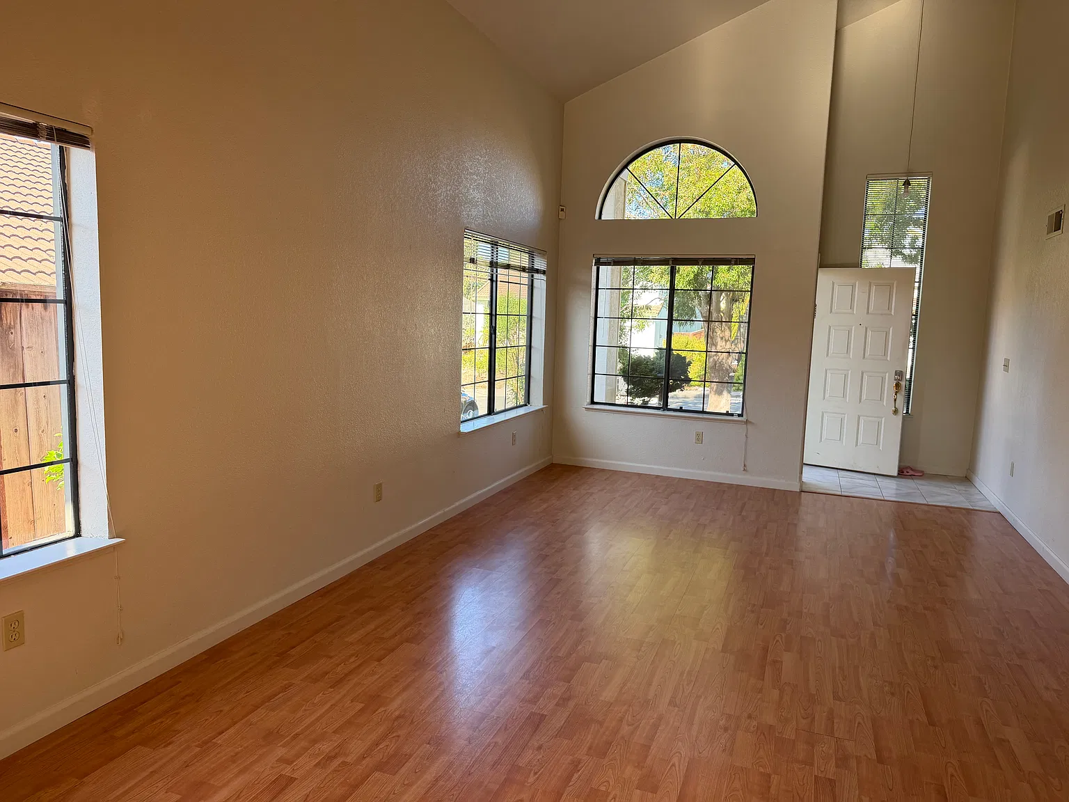 5559 Cerro Norte Dr — Photo 2