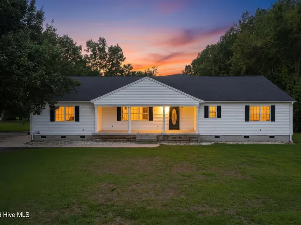 113 Stuart Avenue, Lake Waccamaw, NC 28450