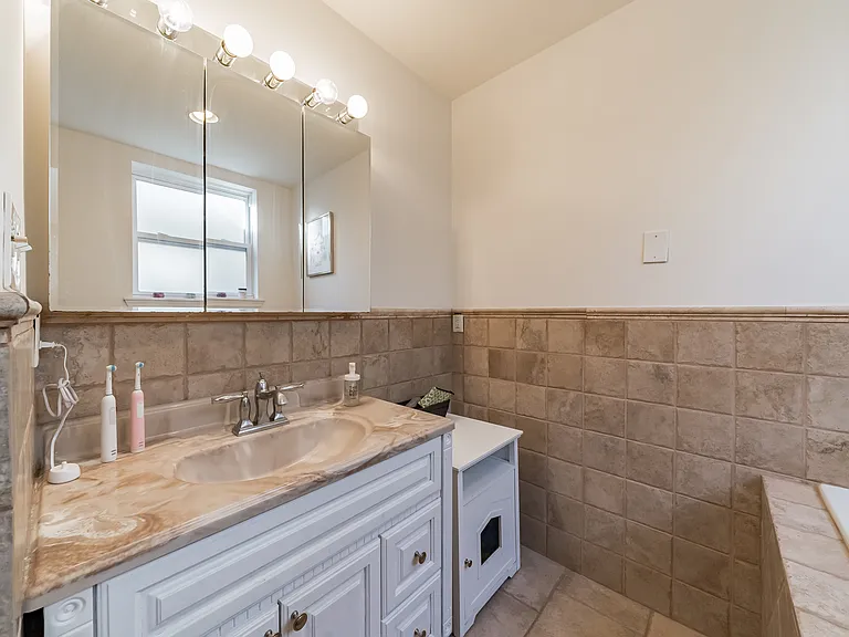 1327 S 9th St — Photo 26