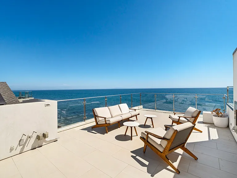 24380 Malibu Rd — Photo 35
