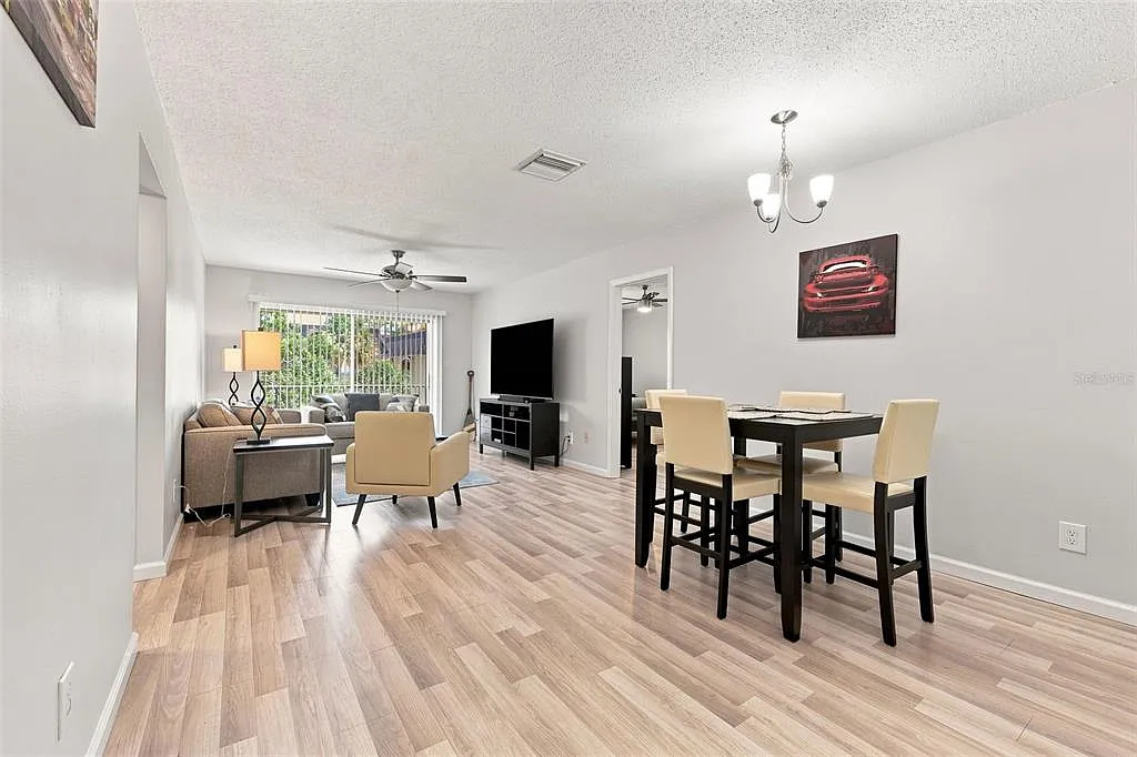 2 bed, 2.0 bath, 938 sqft, $1,995 — Photo 4