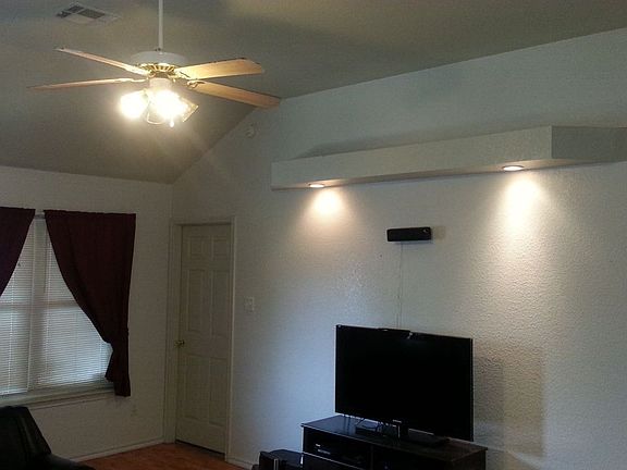 4th image of 2904 Curtis Dr