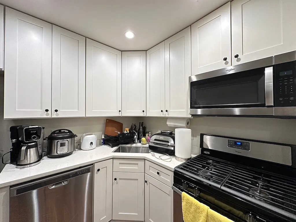 Amazing Studio, 1 Bath at Pulaski + Irving Park Road (Old Irving Park) — Photo 3