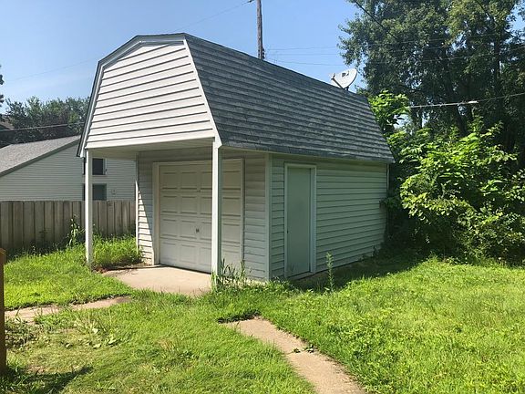 4th image of 399 Sidney St E