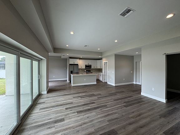 3rd image of 4368 Kennett St