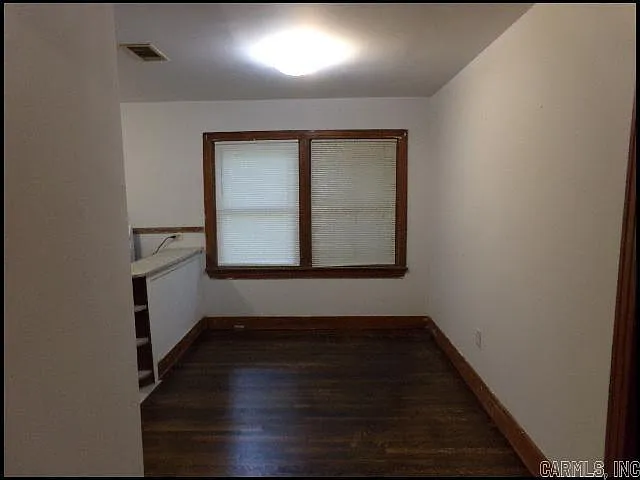 3 bed, 1.0 bath, 1028 sqft, $1,200 — Photo 4