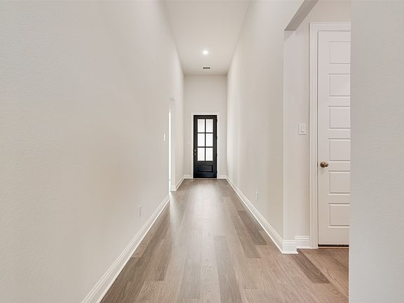 5th image of 8845 Wyndemere Ln