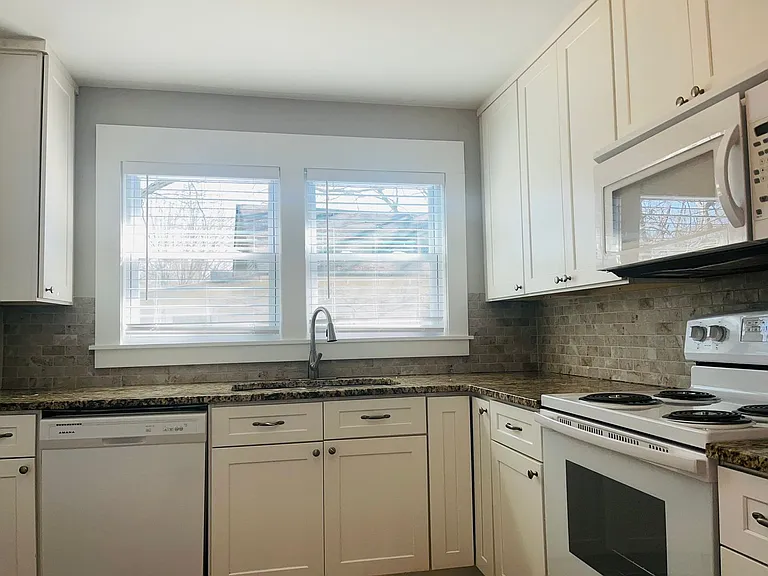 117 Boulevard — Photo 13