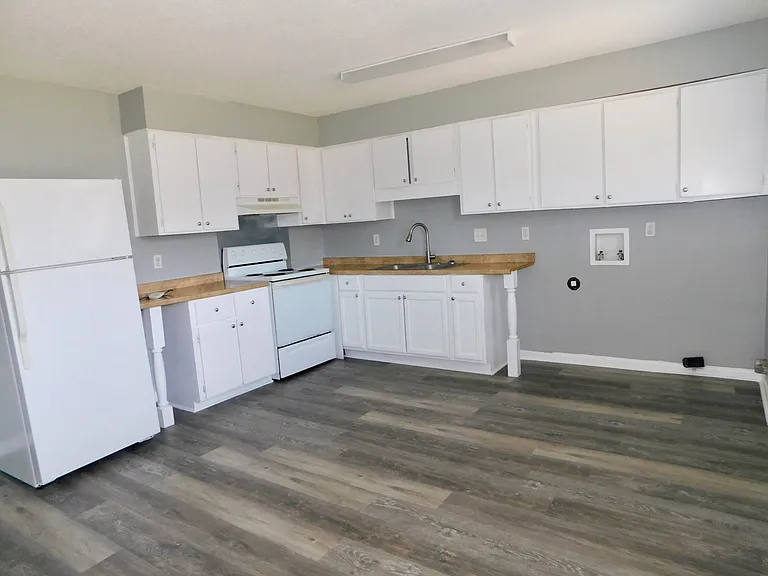 9004 Middleground Rd #B — Photo 2
