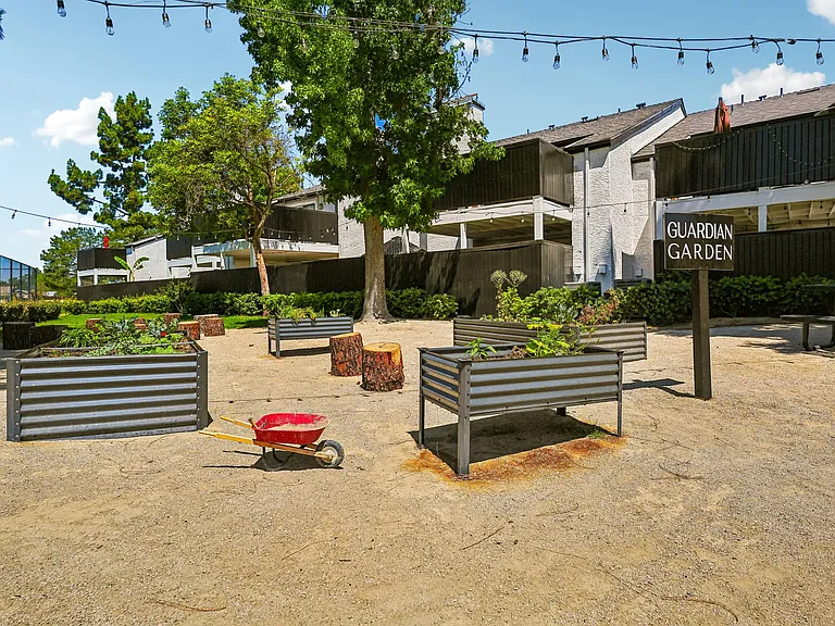 The Beverly Apartment Homes — Photo 15