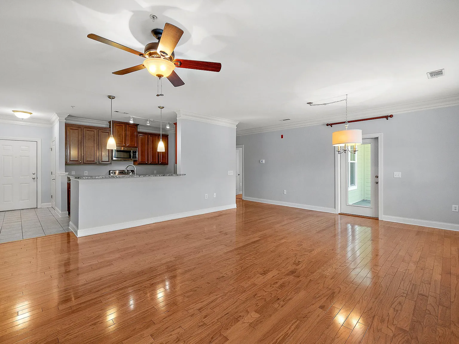 3 bed, 2.0 bath, 1512 sqft, $2,695 — Photo 4