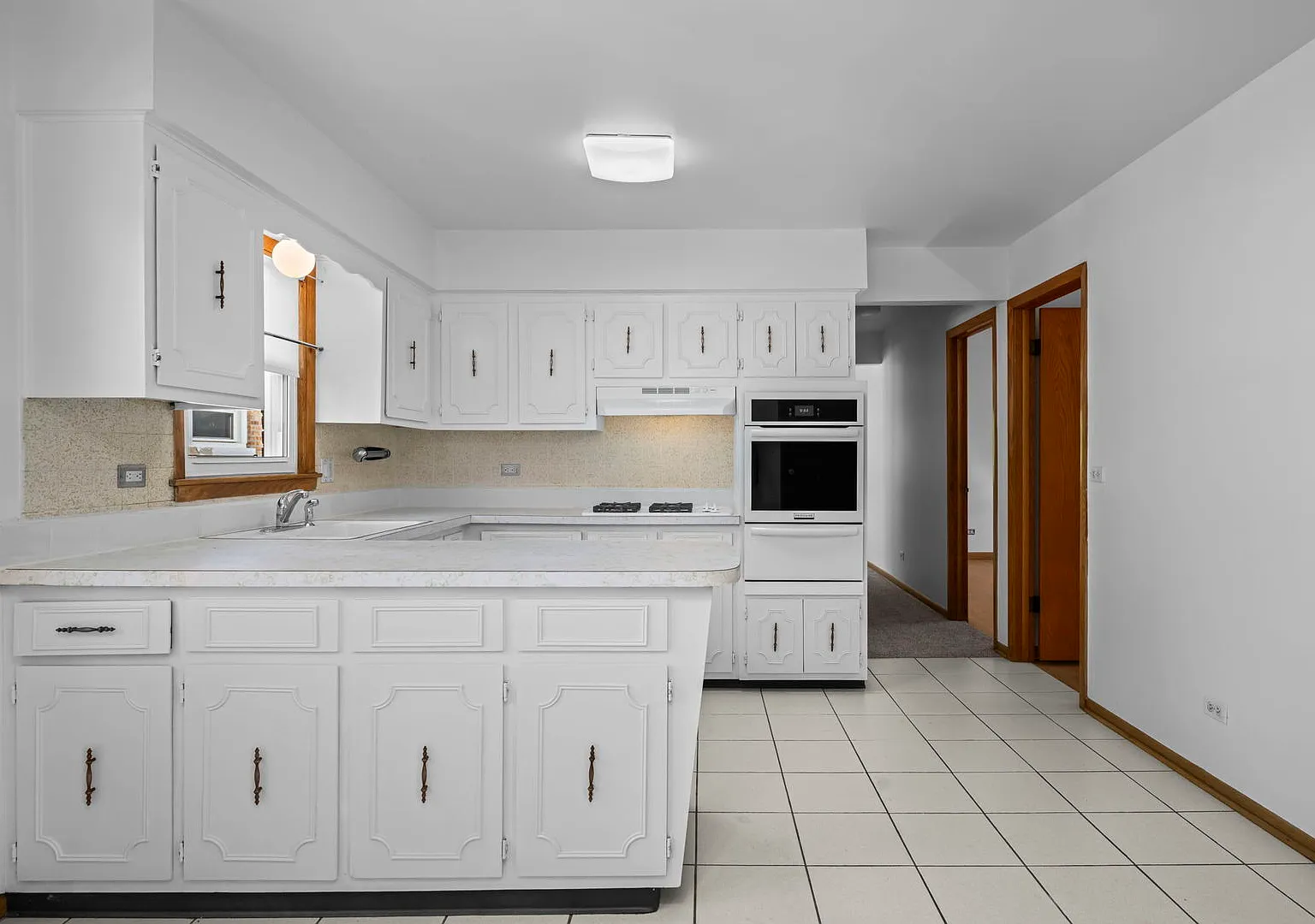 3 bed, 1200 sqft, $2,100 — Photo 3