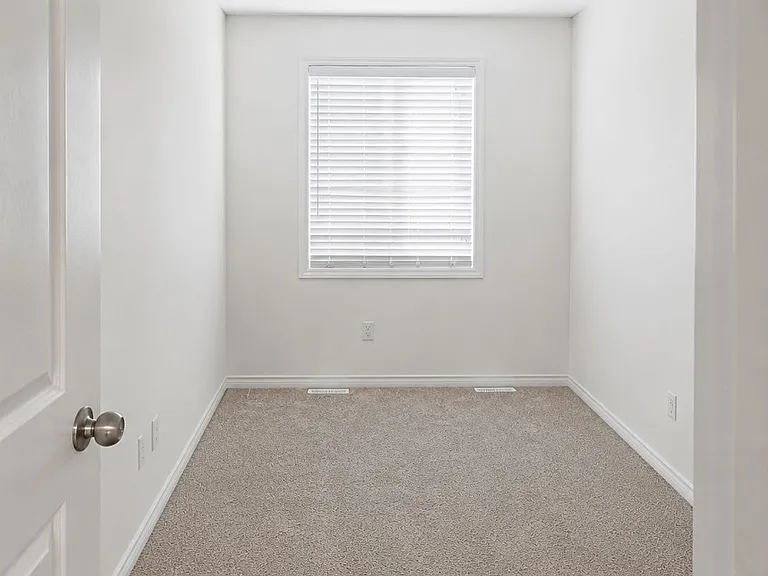 129 Seeley Ave — Photo 17