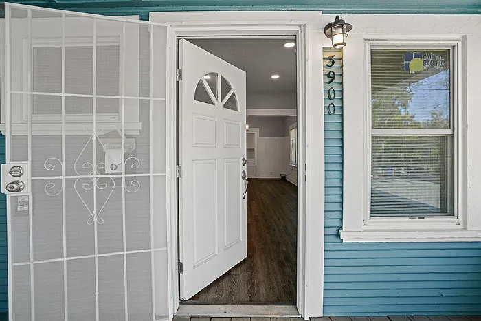 3 bed, 1.0 bath, 882 sqft, $1,950 — Photo 4