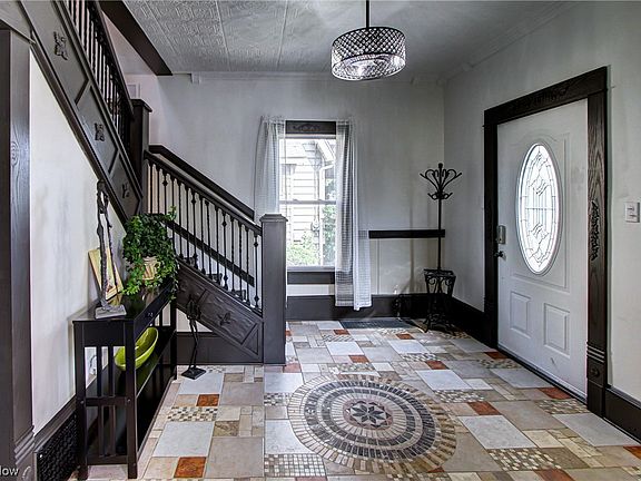 3rd image of 623 Sackett Ave