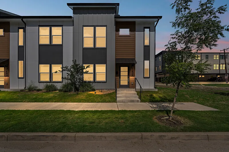 3146 Lubbock Ave