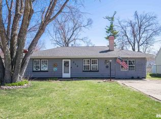 212 Lawnridge Dr, Creve Coeur, IL