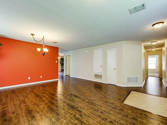 4th image of 1465 Greenbrook Dr