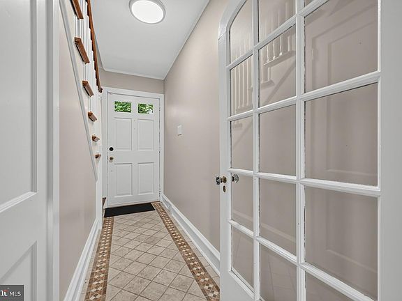 3rd image of 333 W 5th St