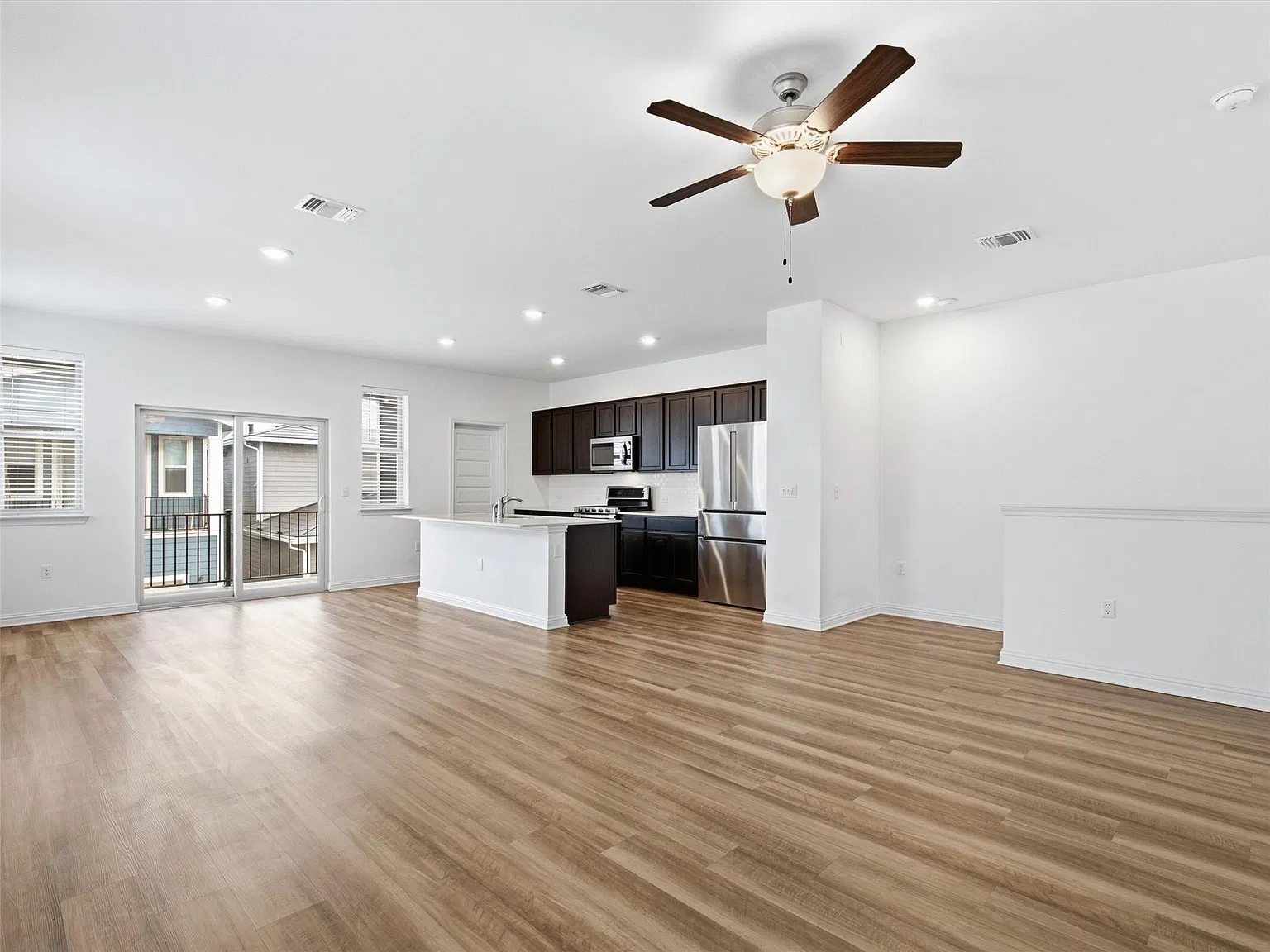 2 bed, 2.0 bath, 1458 sqft, $2,200 — Photo 3